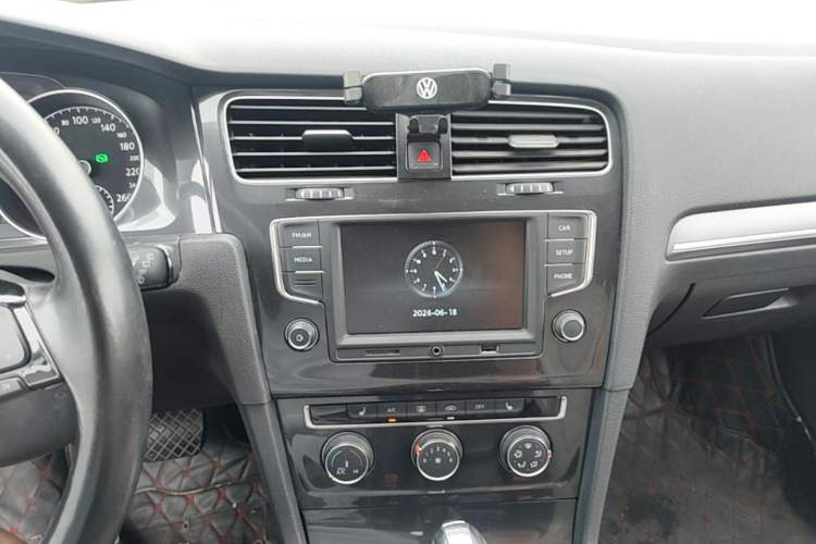 Used Volkswagen Golf 2017 230TSI Automatic Luxury Million-Vehicle Commemorative Edition Audio And AC Panel