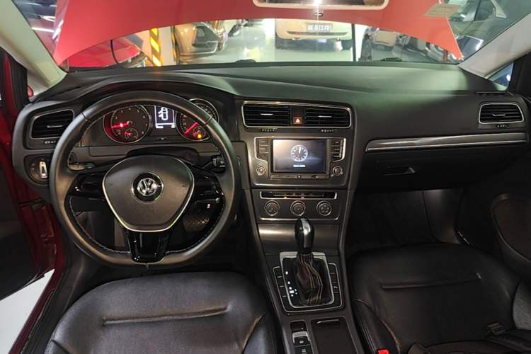 Used Volkswagen Golf 2017 230TSI Automatic Comfort Edition – Celebrating Milestone of One Million Units Audio And AC Panel