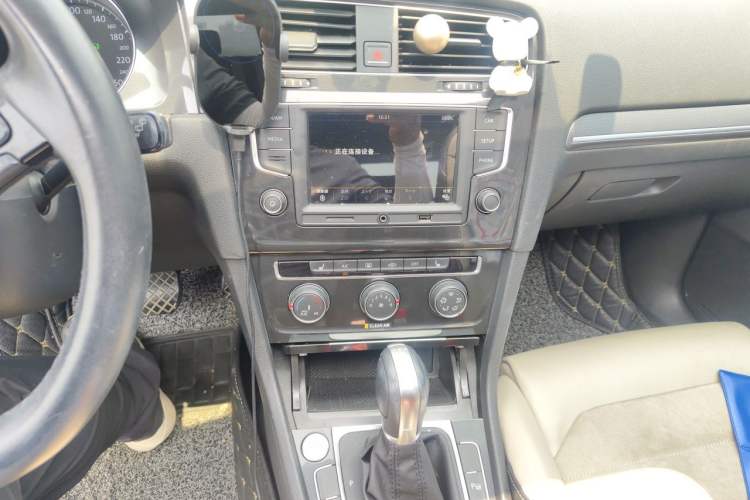 Used Volkswagen Golf 2017 230TSI Automatic Luxury Million-Vehicle Commemorative Edition Audio And AC Panel