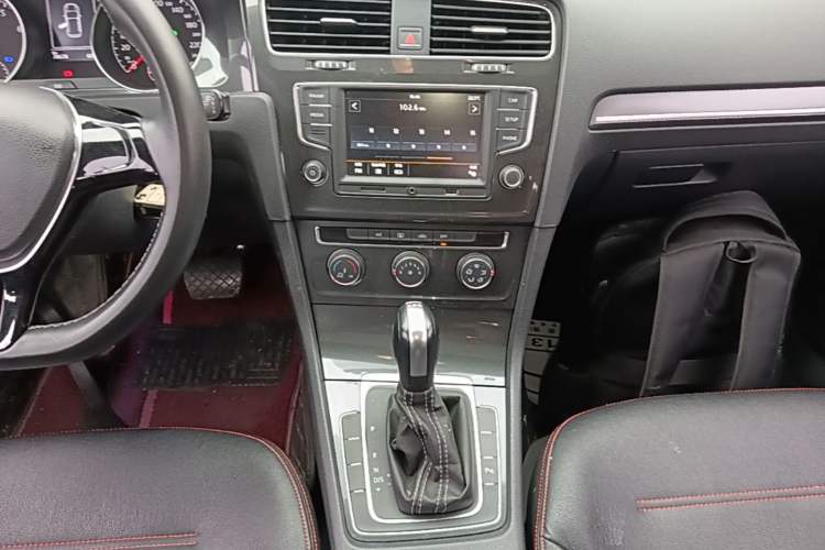 Used Volkswagen Golf 2017 230TSI Automatic Comfort Edition – Celebrating Milestone of One Million Units Audio And AC Panel
