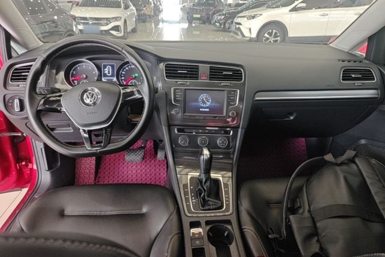 Used Volkswagen Golf 2017 230TSI Automatic Comfort Edition – Celebrating Milestone of One Million Units Center Console