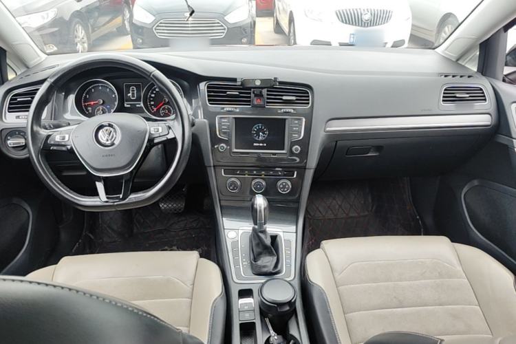 Used Volkswagen Golf 2017 230TSI Automatic Luxury Million-Vehicle Commemorative Edition Center Console