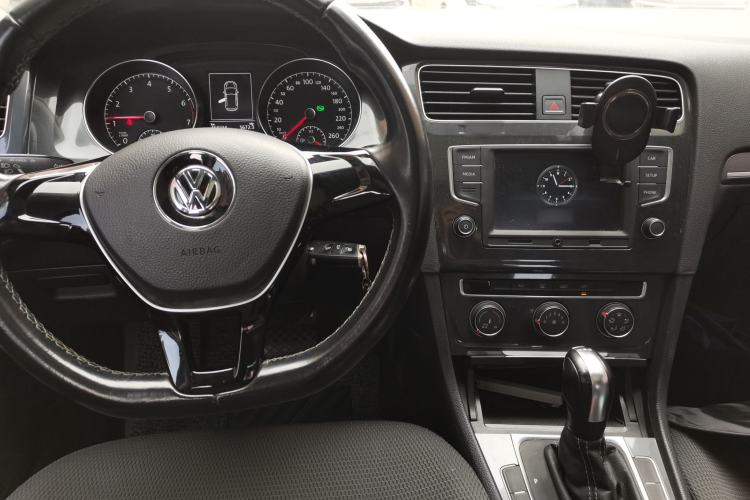 Used Volkswagen Golf 2017 230TSI Automatic Comfort Edition – Celebrating Milestone of One Million Units Center Console