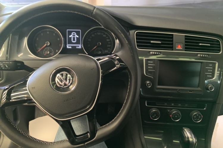 Used Volkswagen Golf 2017 230TSI Automatic Comfort Edition – Celebrating Milestone of One Million Units Center Console