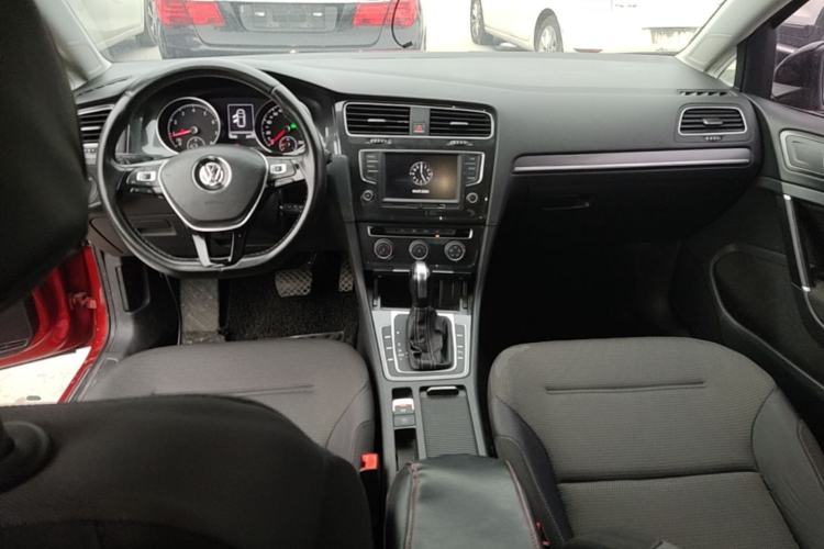 Used Volkswagen Golf 2017 1.6L Automatic Comfort Million-Vehicle Anniversary Edition Center Console