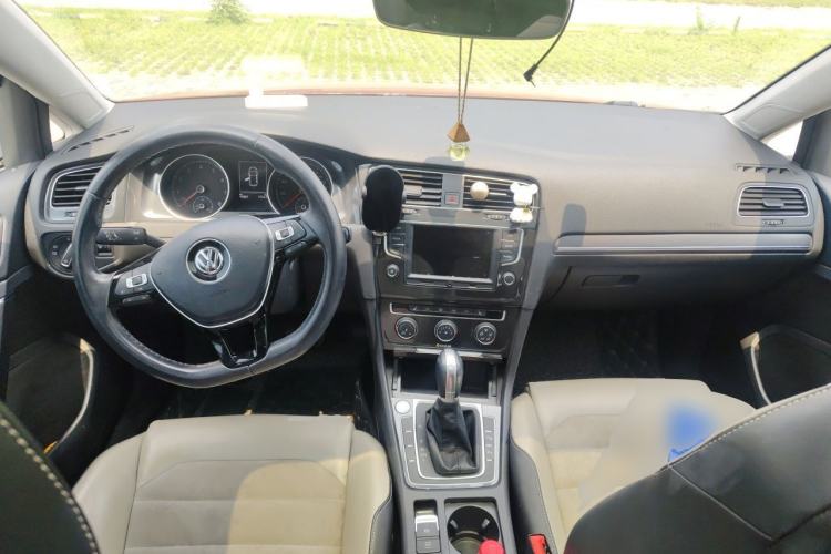 Used Volkswagen Golf 2017 230TSI Automatic Luxury Million-Vehicle Commemorative Edition Center Console