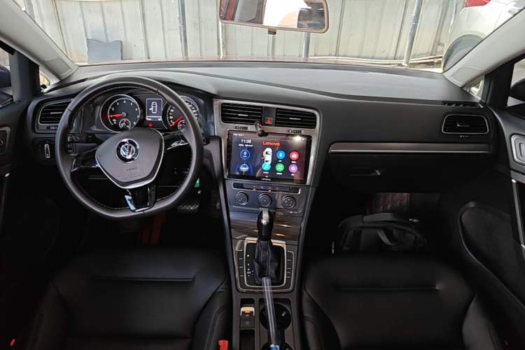 Used Volkswagen Golf 2017 230TSI Automatic Comfort Edition – Celebrating Milestone of One Million Units Center Console