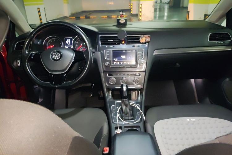 Used Volkswagen Golf 2017 230TSI Automatic Comfort Edition – Celebrating Milestone of One Million Units Center Console