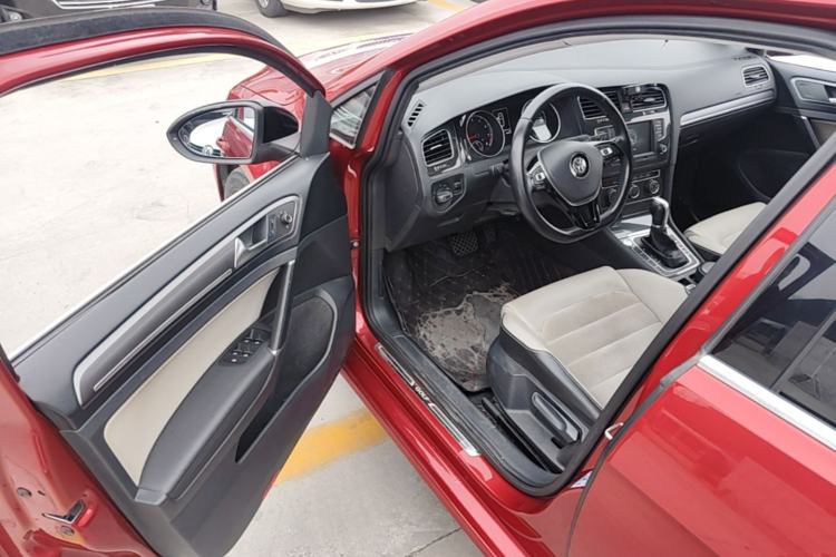 Used Volkswagen Golf 2017 230TSI Automatic Luxury Million-Vehicle Commemorative Edition Driver Seat