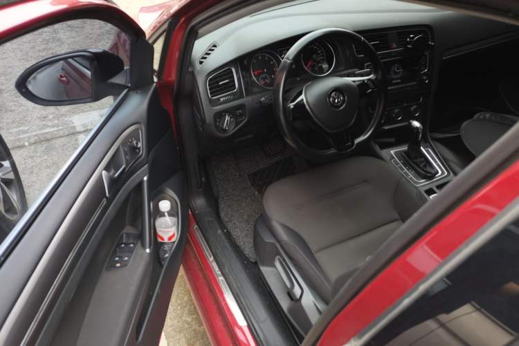 Used Volkswagen Golf 2017 230TSI Automatic Comfort Edition – Celebrating Milestone of One Million Units Driver Seat