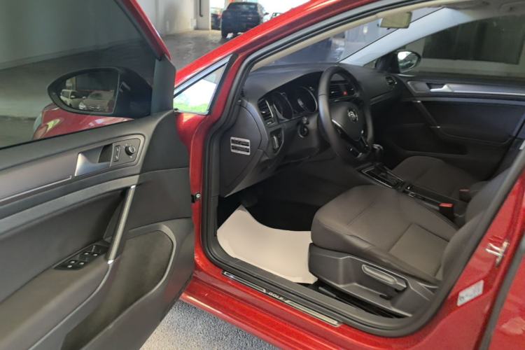Used Volkswagen Golf 2017 230TSI Automatic Comfort Edition – Celebrating Milestone of One Million Units Driver Seat