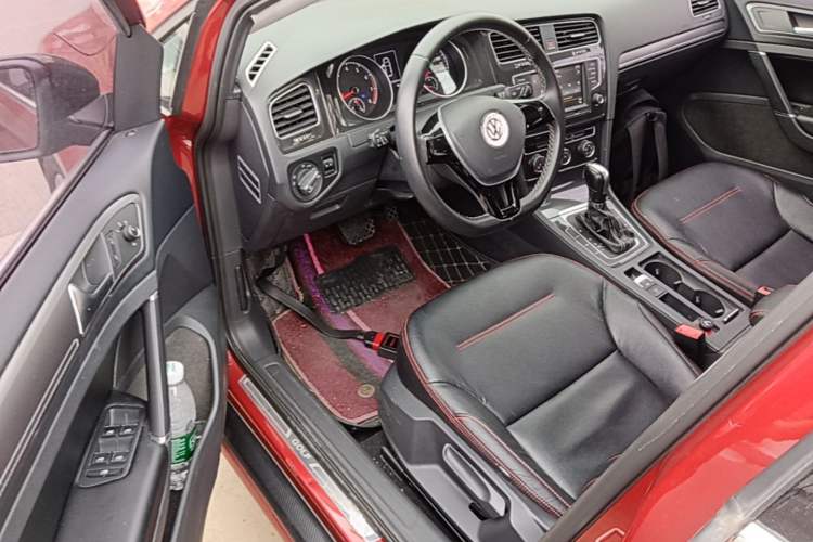 Used Volkswagen Golf 2017 230TSI Automatic Comfort Edition – Celebrating Milestone of One Million Units Driver Seat