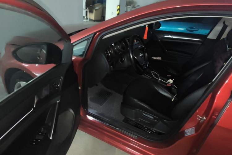 Used Volkswagen Golf 2017 230TSI Automatic Comfort Edition – Celebrating Milestone of One Million Units Driver Seat