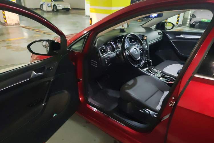 Used Volkswagen Golf 2017 230TSI Automatic Comfort Edition – Celebrating Milestone of One Million Units Driver Seat