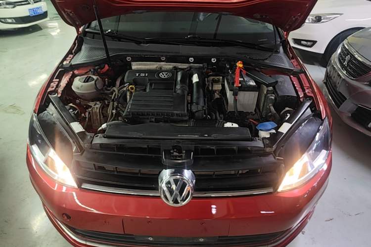 Used Volkswagen Golf 2017 230TSI Automatic Comfort Edition – Celebrating Milestone of One Million Units Engine Bay