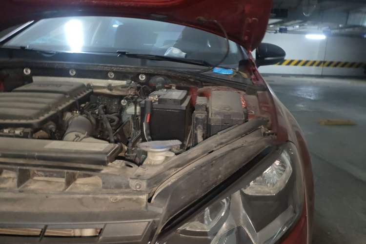 Used Volkswagen Golf 2017 1.6L Automatic Comfort Million-Vehicle Anniversary Edition Engine Bay Left