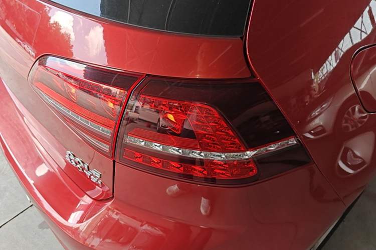 Used Volkswagen Golf 2017 230TSI Automatic Comfort Edition – Celebrating Milestone of One Million Units Exterior 3