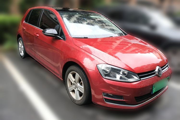 Used Volkswagen Golf 2017 1.6L Automatic Comfort Million-Vehicle Anniversary Edition Front Right 45 Deg