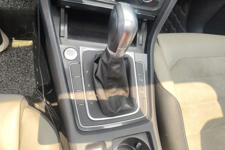 Used Volkswagen Golf 2017 230TSI Automatic Luxury Million-Vehicle Commemorative Edition Gear Lever