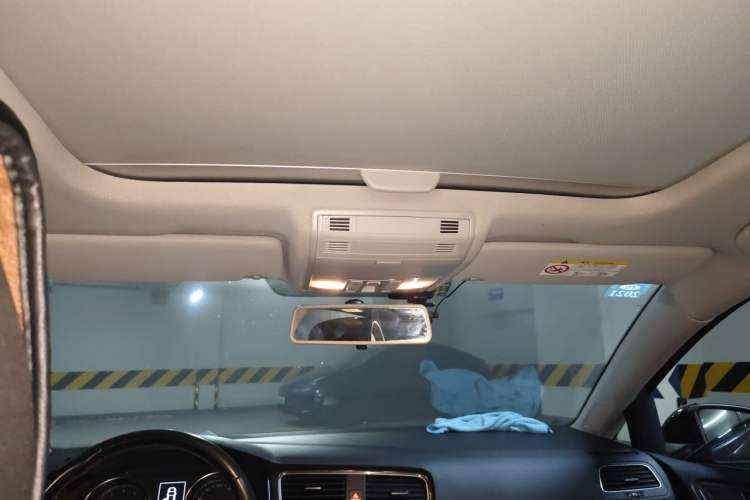Used Volkswagen Golf 2017 1.6L Automatic Comfort Million-Vehicle Anniversary Edition Headliner