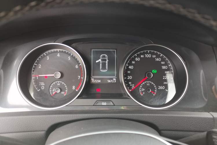 Used Volkswagen Golf 2017 230TSI Automatic Comfort Edition – Celebrating Milestone of One Million Units Instrument Cluster