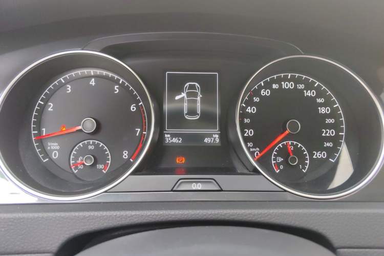 Used Volkswagen Golf 2017 230TSI Automatic Comfort Edition – Celebrating Milestone of One Million Units Instrument Cluster