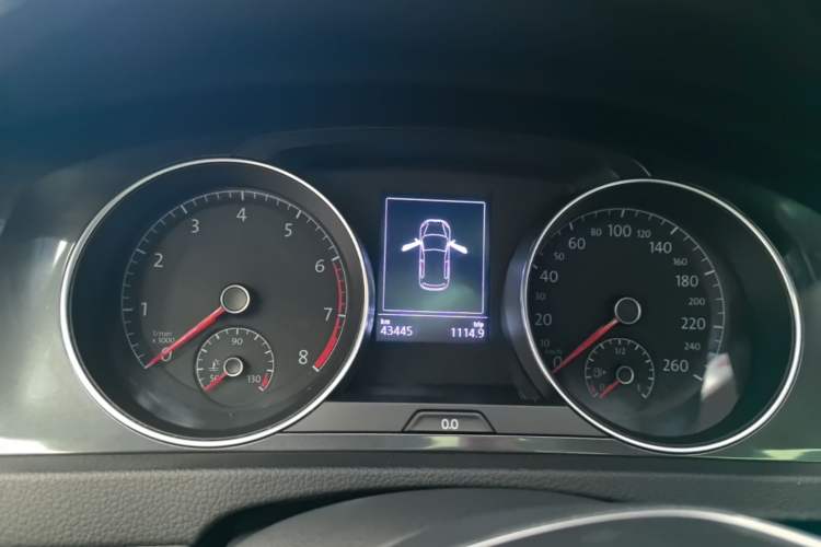 Used Volkswagen Golf 2017 230TSI Automatic Comfort Edition – Celebrating Milestone of One Million Units Instrument Cluster