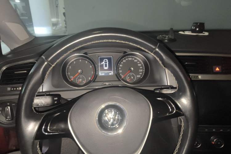 Used Volkswagen Golf 2017 230TSI Automatic Comfort Edition – Celebrating Milestone of One Million Units Instrument Cluster
