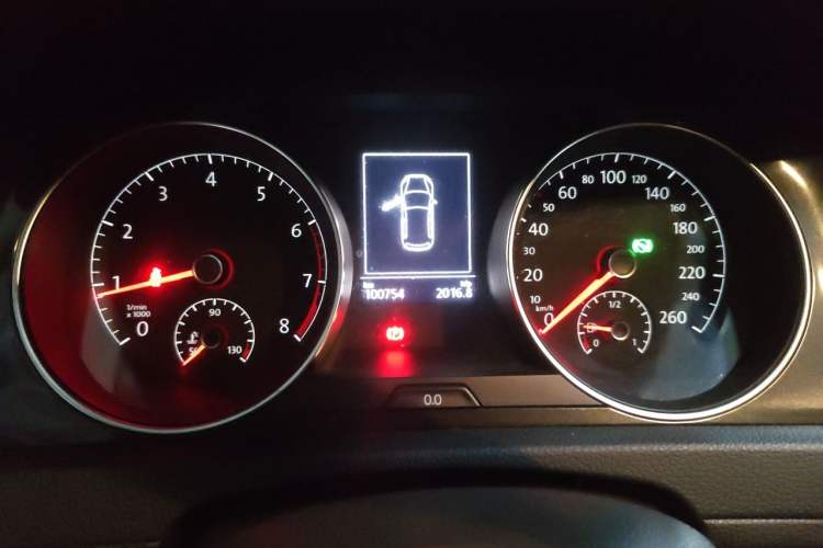 Used Volkswagen Golf 2017 1.6L Automatic Comfort Million-Vehicle Anniversary Edition Instrument Cluster