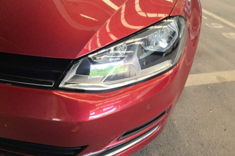 Used Volkswagen Golf 2017 230TSI Automatic Comfort Edition – Celebrating Milestone of One Million Units Left Front Headlight