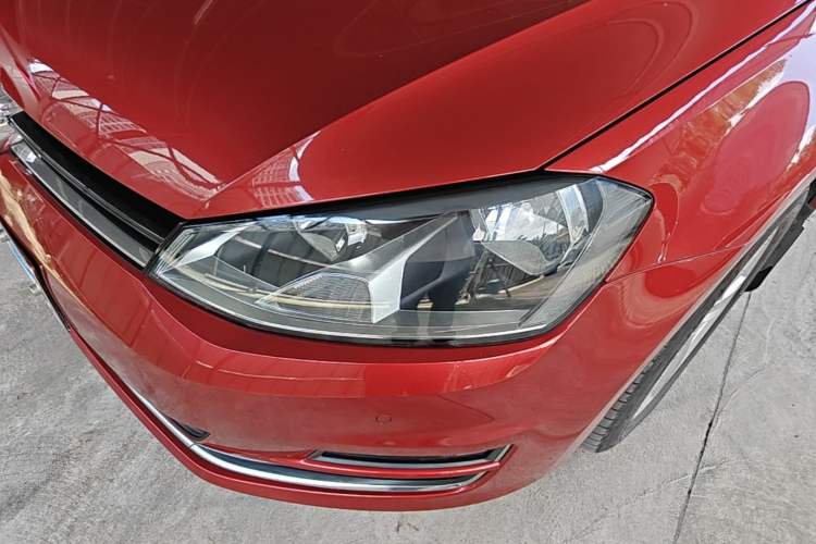 Used Volkswagen Golf 2017 230TSI Automatic Comfort Edition – Celebrating Milestone of One Million Units Left Front Headlight