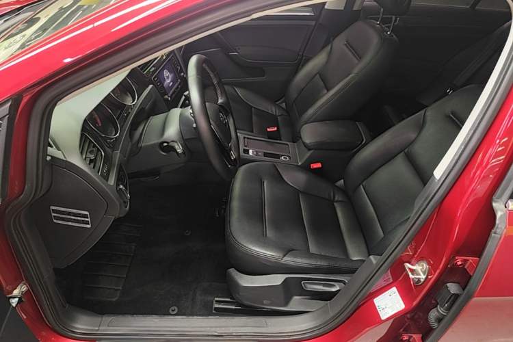 Used Volkswagen Golf 2017 230TSI Automatic Comfort Edition – Celebrating Milestone of One Million Units Left Front Seat