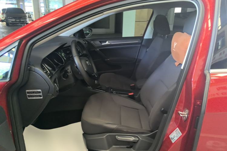 Used Volkswagen Golf 2017 230TSI Automatic Comfort Edition – Celebrating Milestone of One Million Units Left Front Seat