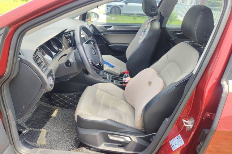 Used Volkswagen Golf 2017 230TSI Automatic Luxury Million-Vehicle Commemorative Edition Left Front Seat