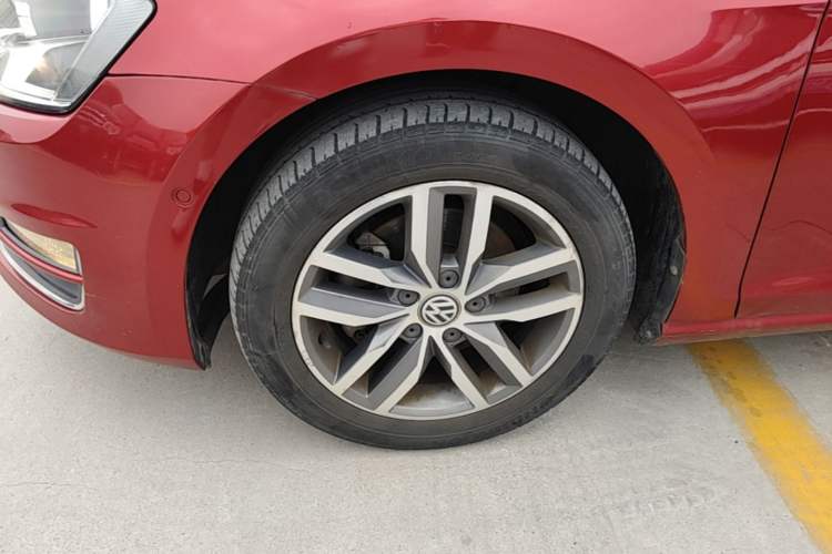 Used Volkswagen Golf 2017 230TSI Automatic Luxury Million-Vehicle Commemorative Edition Left Front Wheel Hub