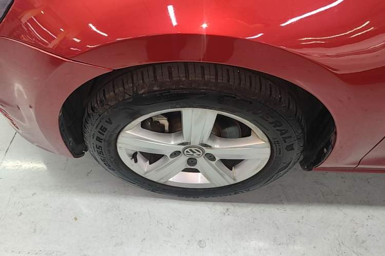 Used Volkswagen Golf 2017 230TSI Automatic Comfort Edition – Celebrating Milestone of One Million Units Left Front Wheel Hub