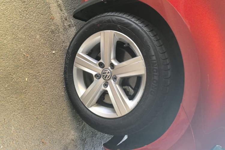 Used Volkswagen Golf 2017 230TSI Automatic Comfort Edition – Celebrating Milestone of One Million Units Left Front Wheel Hub