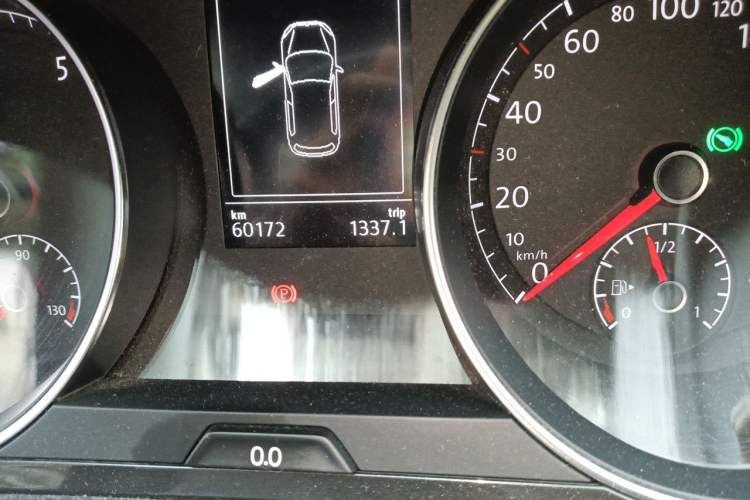 Used Volkswagen Golf 2017 1.6L Automatic Comfort Million-Vehicle Anniversary Edition Odometer Close Up