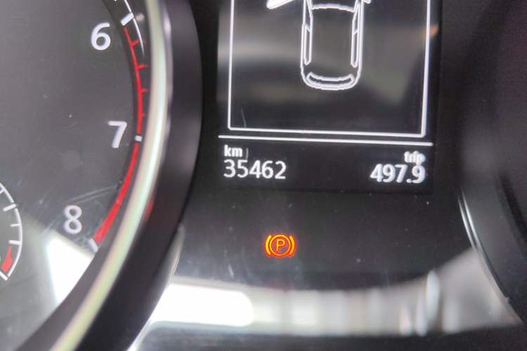 Used Volkswagen Golf 2017 230TSI Automatic Comfort Edition – Celebrating Milestone of One Million Units Odometer Close Up