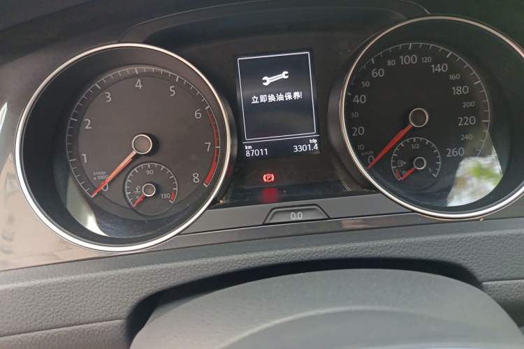 Used Volkswagen Golf 2017 230TSI Automatic Luxury Million-Vehicle Commemorative Edition Odometer Close Up