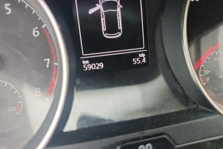 Used Volkswagen Golf 2017 1.6L Automatic Comfort Million-Vehicle Anniversary Edition Odometer Close Up