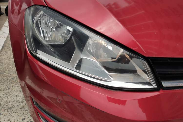 Used Volkswagen Golf 2017 230TSI Automatic Comfort Edition – Celebrating Milestone of One Million Units Right Front Headlight