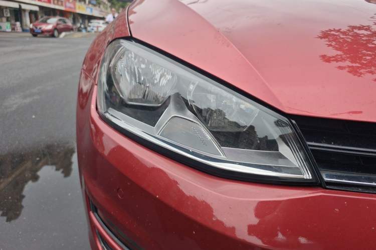 Used Volkswagen Golf 2017 1.6L Automatic Comfort Million-Vehicle Anniversary Edition Right Front Headlight