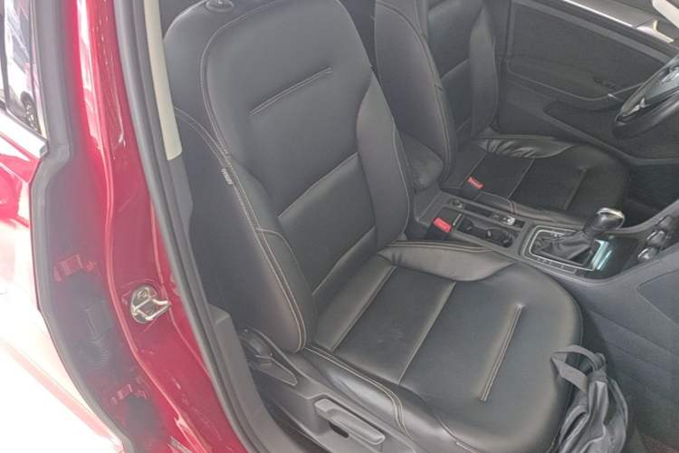Used Volkswagen Golf 2017 230TSI Automatic Comfort Edition – Celebrating Milestone of One Million Units Right Front Seat