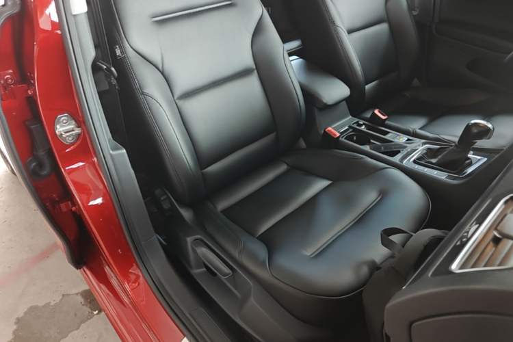Used Volkswagen Golf 2017 230TSI Automatic Comfort Edition – Celebrating Milestone of One Million Units Right Front Seat