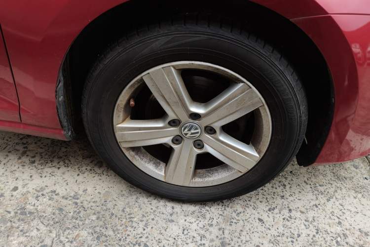 Used Volkswagen Golf 2017 230TSI Automatic Comfort Edition – Celebrating Milestone of One Million Units Right Front Wheel Hub