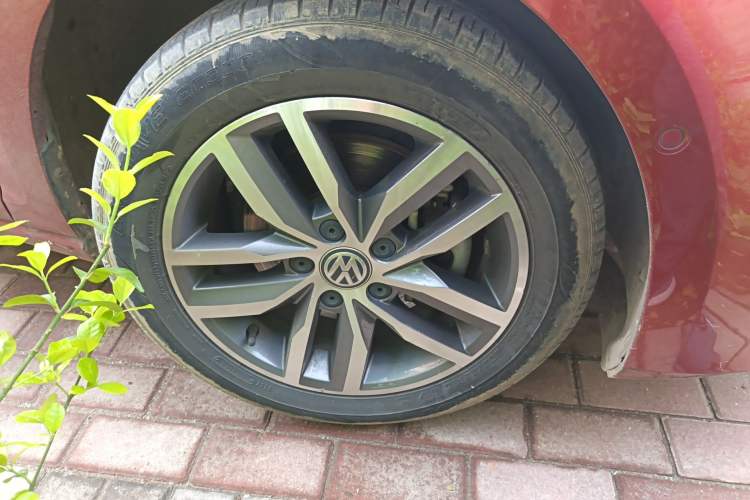 Used Volkswagen Golf 2017 230TSI Automatic Luxury Million-Vehicle Commemorative Edition Right Front Wheel Hub