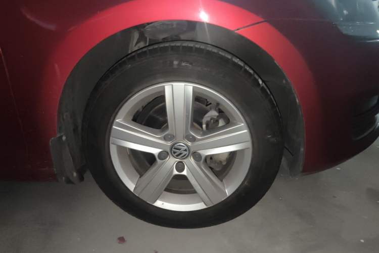Used Volkswagen Golf 2017 230TSI Automatic Comfort Edition – Celebrating Milestone of One Million Units Right Front Wheel Hub
