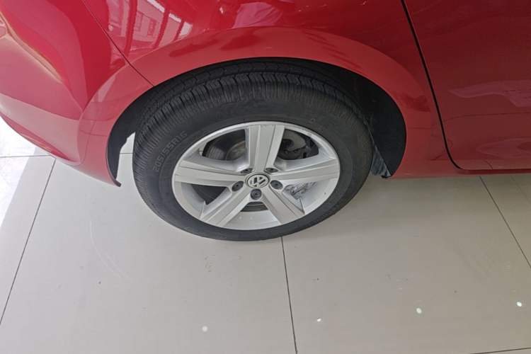 Used Volkswagen Golf 2017 230TSI Automatic Comfort Edition – Celebrating Milestone of One Million Units Right Rear Wheel Hub