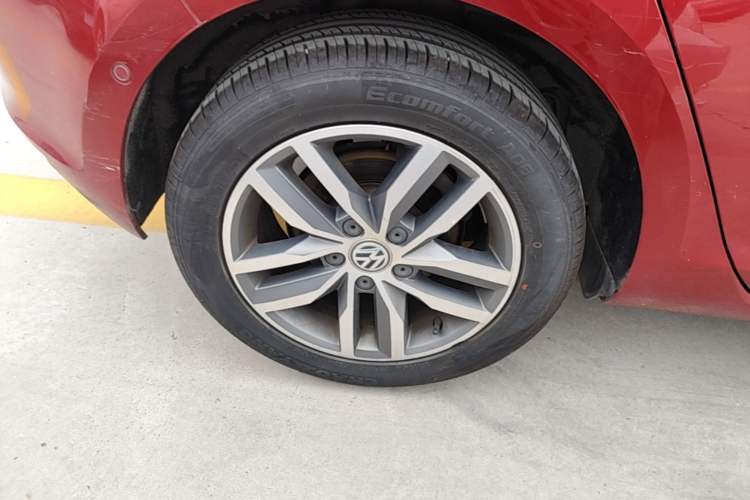 Used Volkswagen Golf 2017 230TSI Automatic Luxury Million-Vehicle Commemorative Edition Right Rear Wheel Hub
